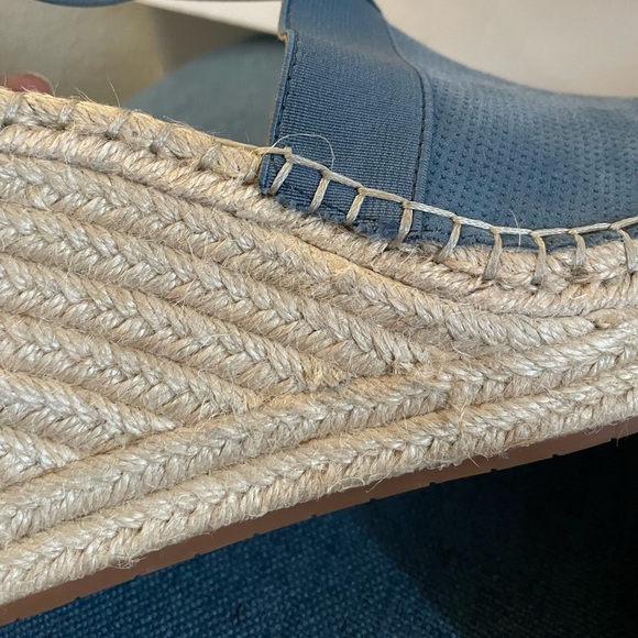Kenneth Cole Olivia Stretch 2 Wedge Espadrilles in a size 9.5 - Picture 13 of 16